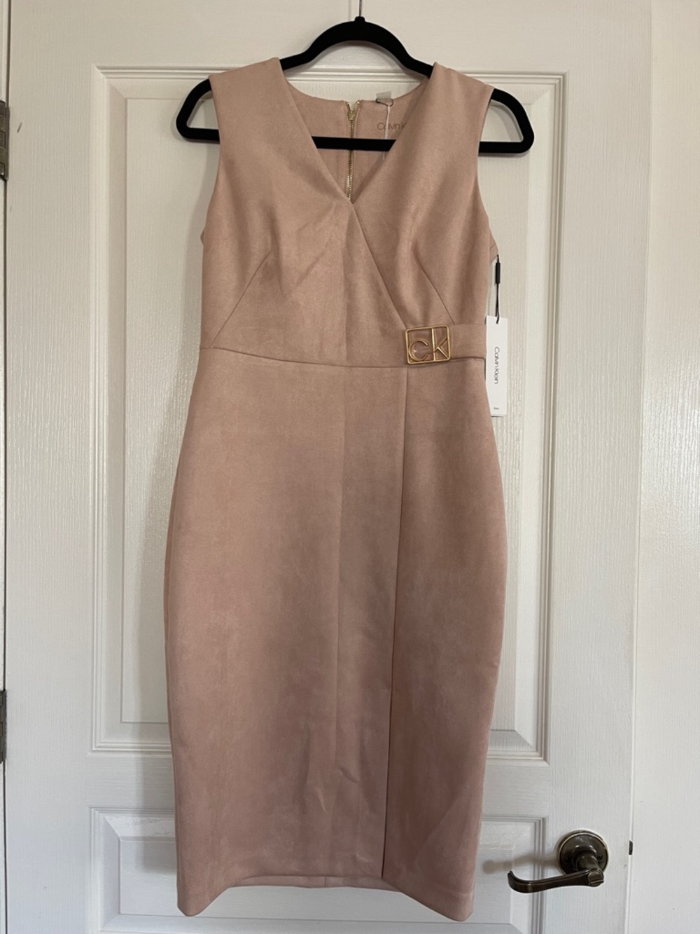 NWT Calvin Klein Dusty Blush V-Neck Sheath Dress with Gold Buckle